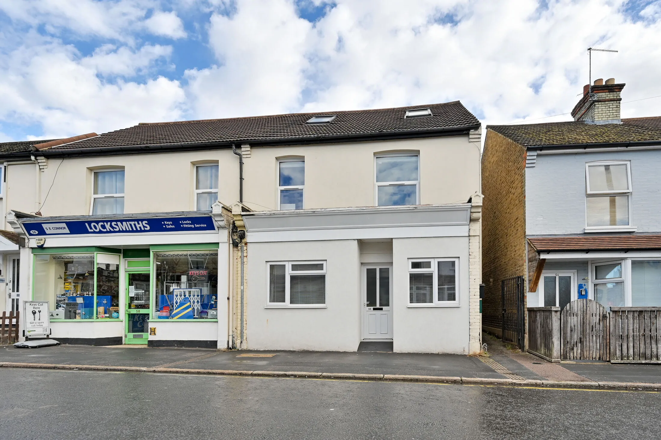 Flat Leavesden Road in Watford