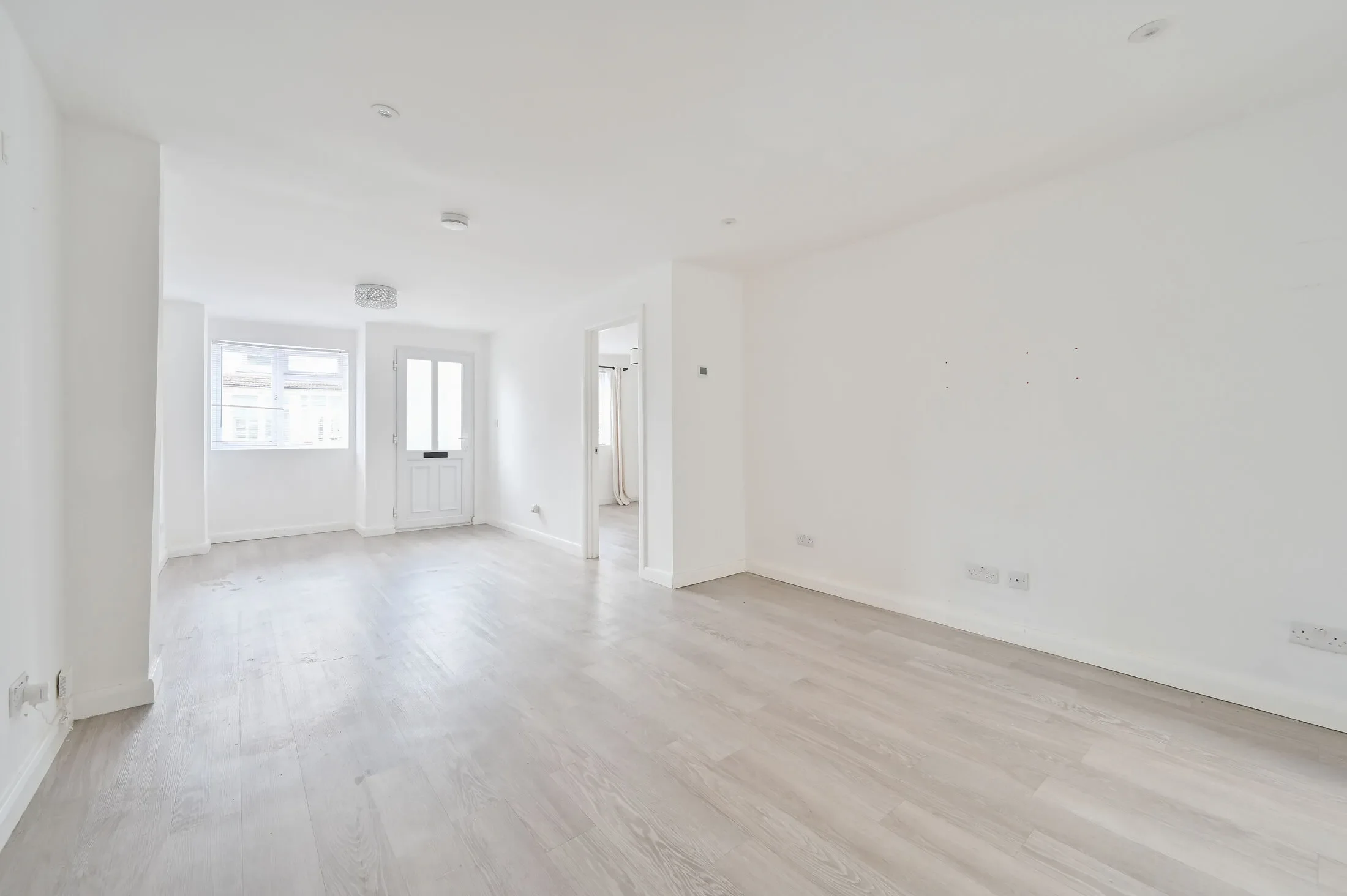 Flat Leavesden Road in Watford
