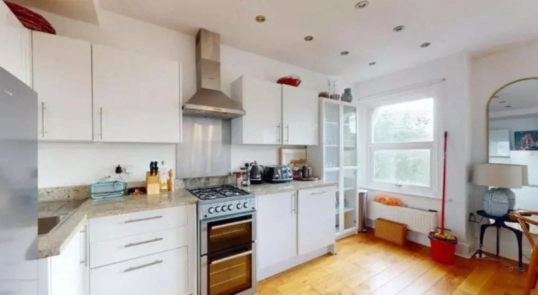 Flat Oakhurst Grove in Greater London