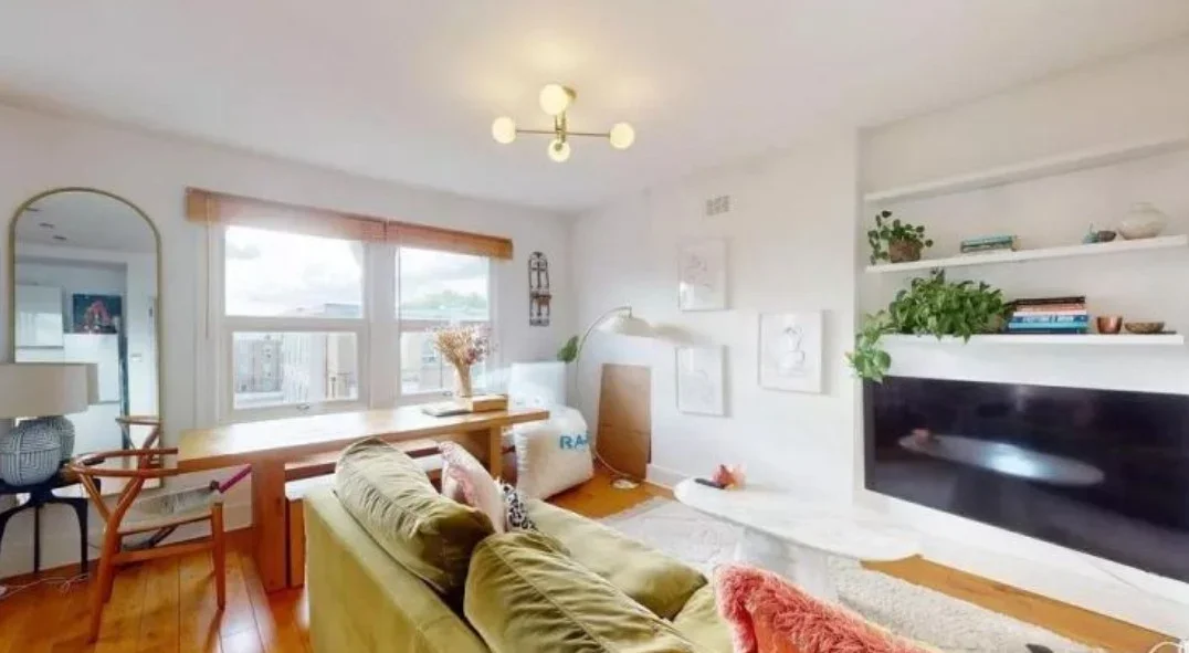 Flat Oakhurst Grove in Greater London