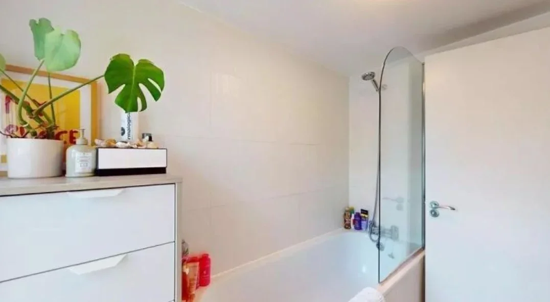 Flat Oakhurst Grove in Greater London