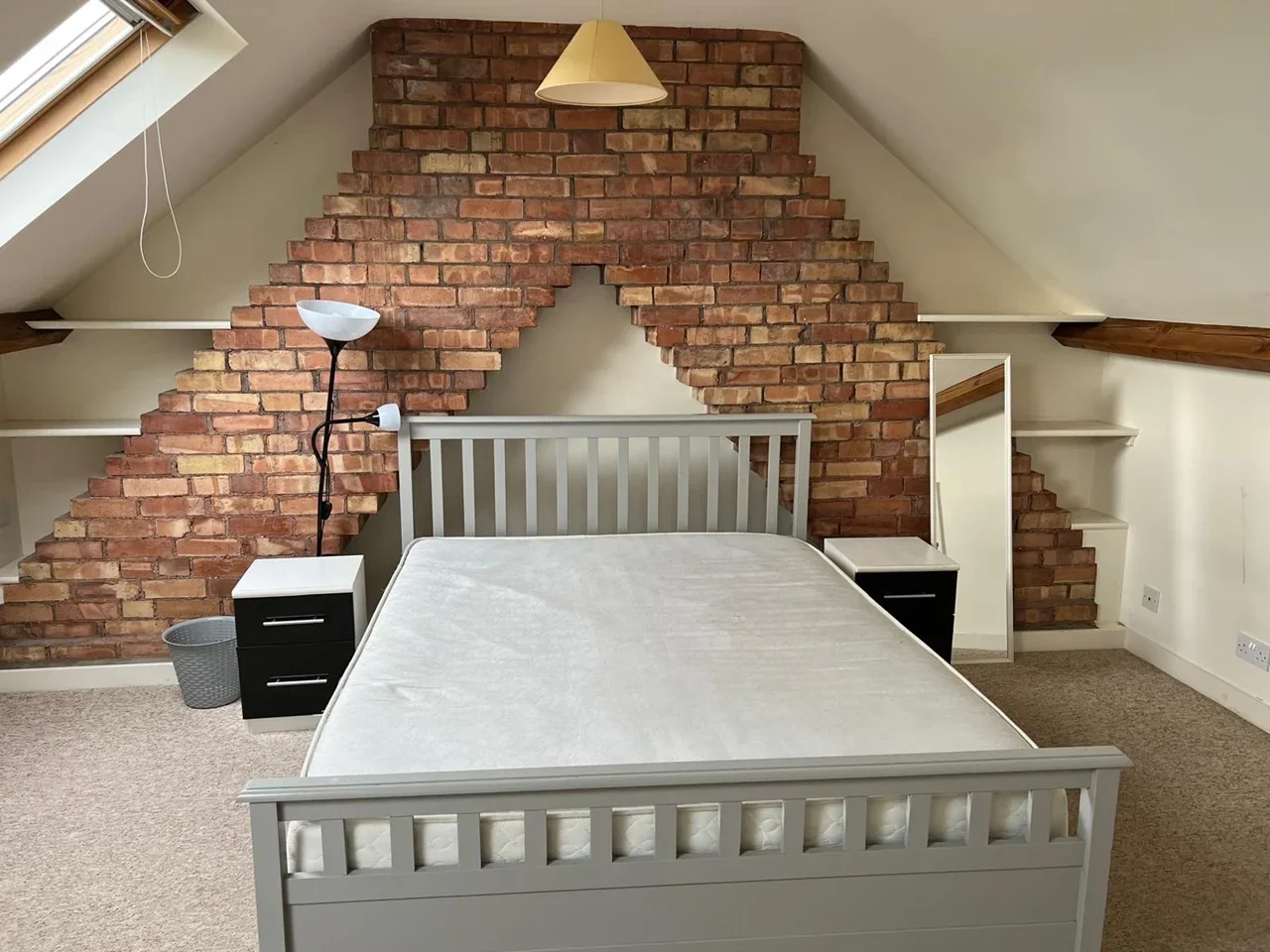 Room Priory Avenue in Taunton