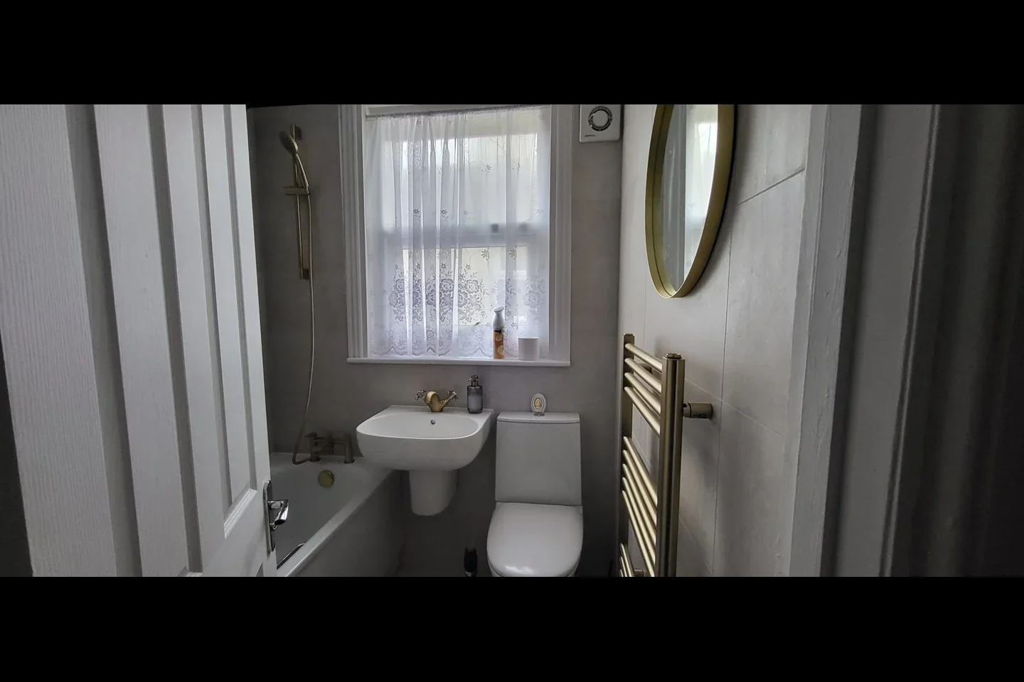 Room Richmond Road in Greater London