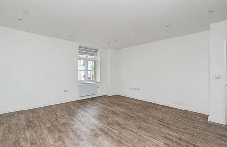 Flat Cambridge Road in Farnborough