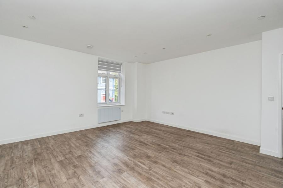 Flat Cambridge Road in Farnborough