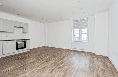 Flat Cambridge Road in Farnborough