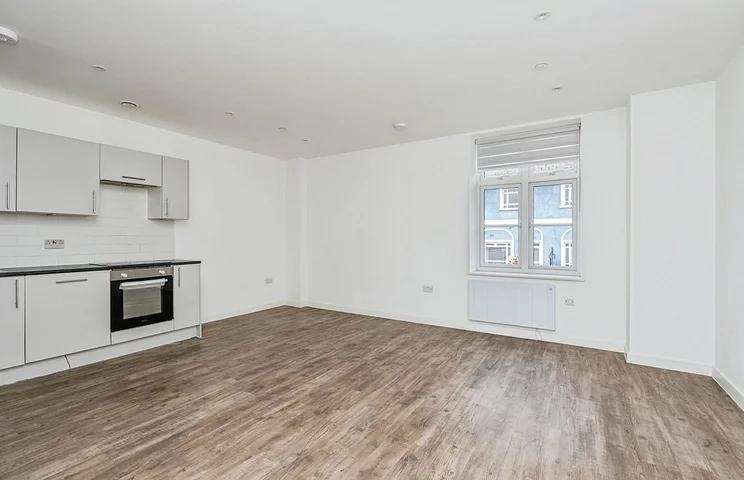 Flat Cambridge Road in Farnborough
