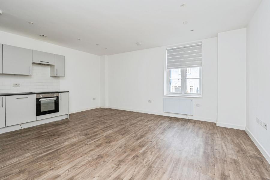 Flat Cambridge Road in Farnborough