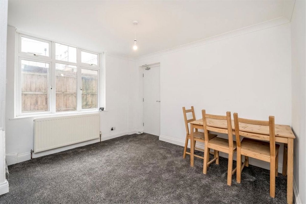 House Salmon Lane in Greater London