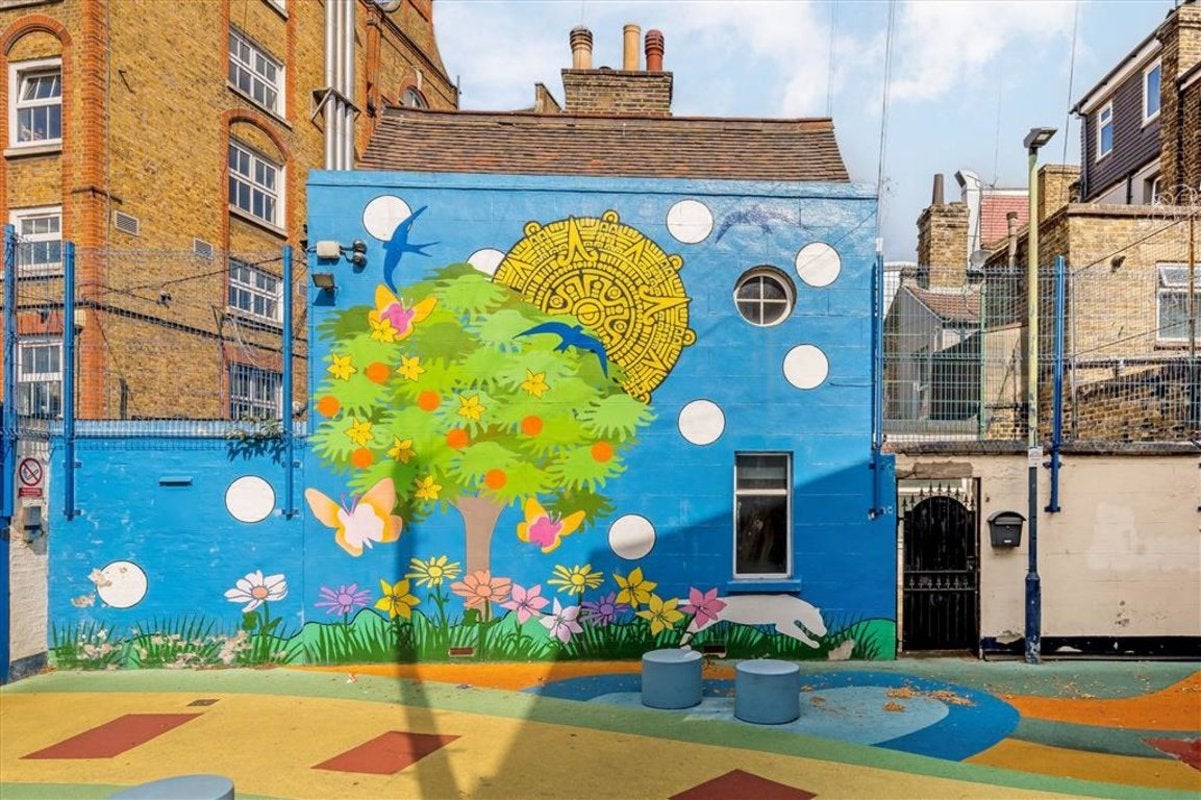 House Salmon Lane in Greater London