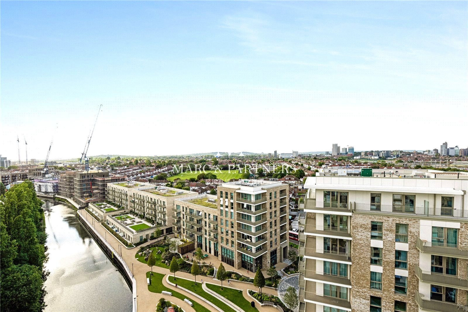 Flat Beresford Avenue in Greater London