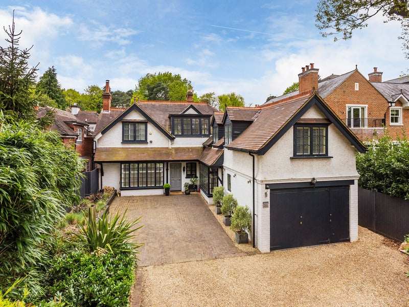 House Gower Road in Elmbridge