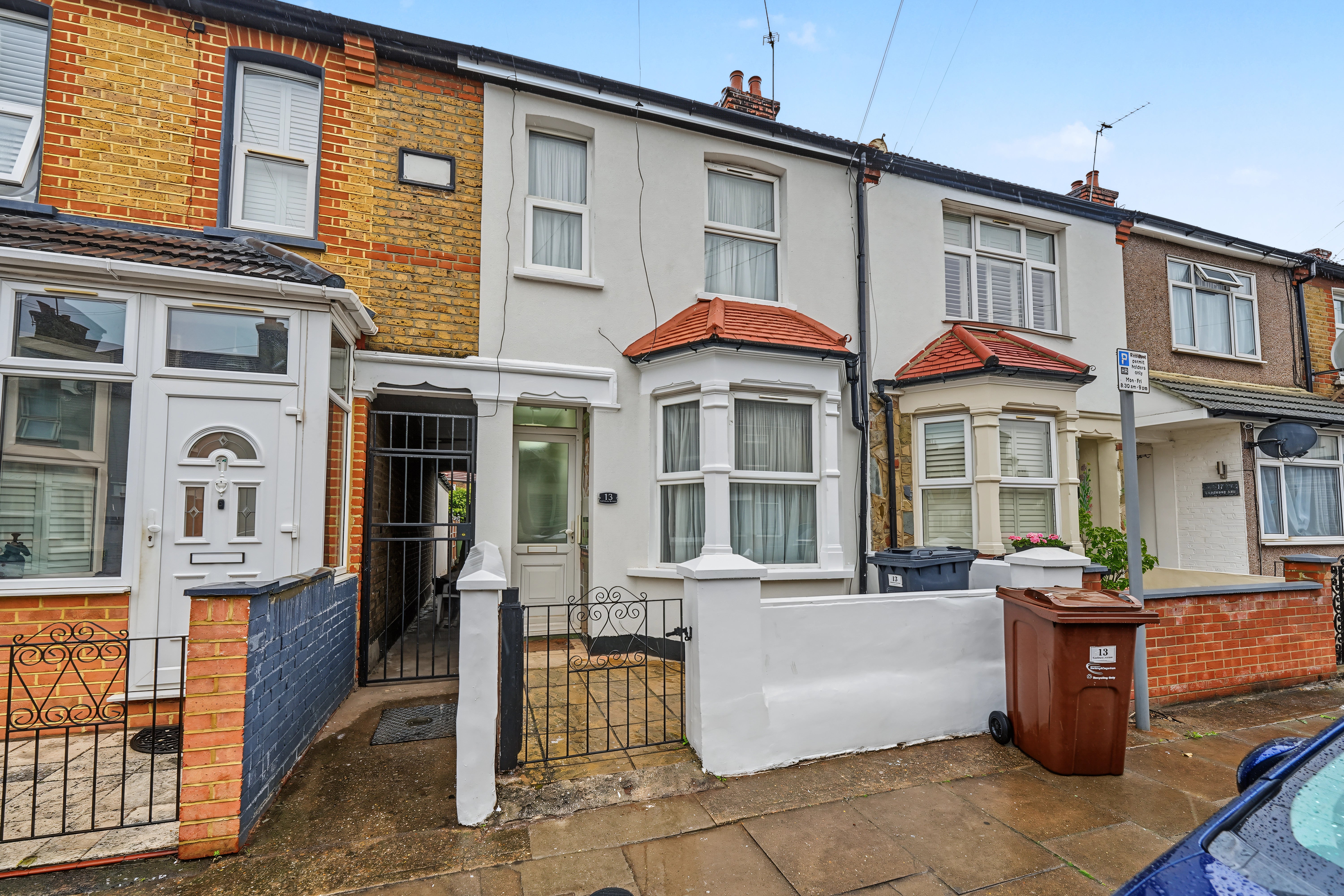 House Eastbury Avenue in Greater London