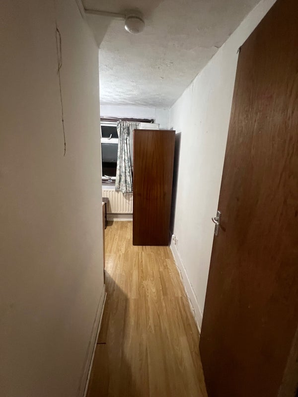 Room Bristol Road in Greater London