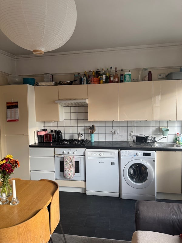 Room Balham Grove in Greater London