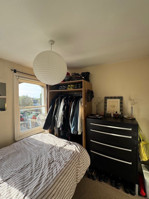 Room Balham Grove in Greater London
