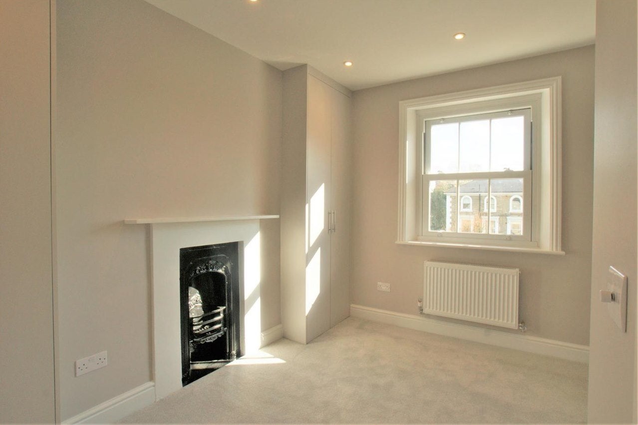 Flat Cadogan Road in Greater London