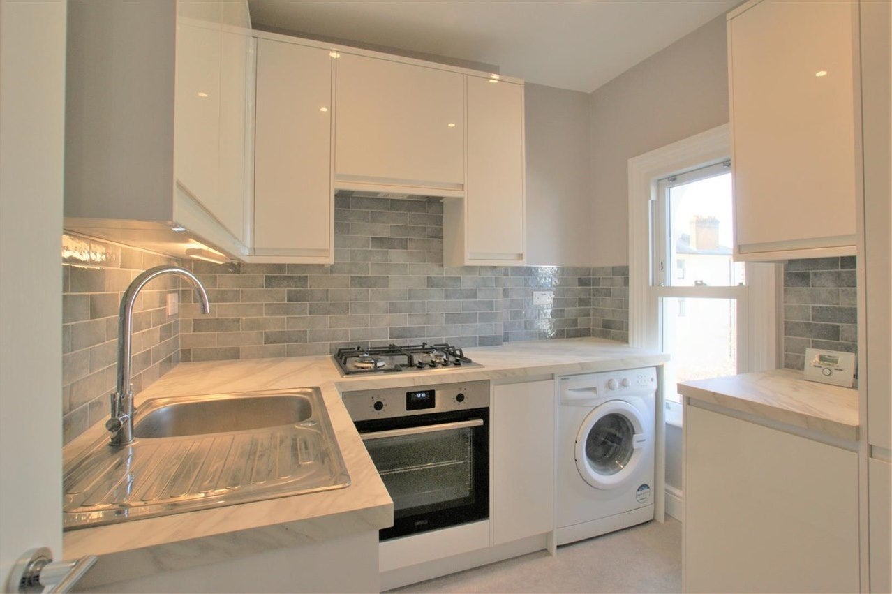 Flat Cadogan Road in Greater London