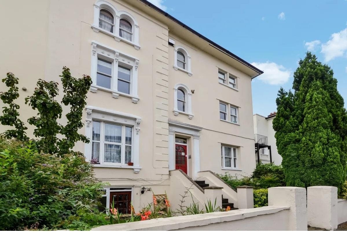 Flat Cadogan Road in Greater London