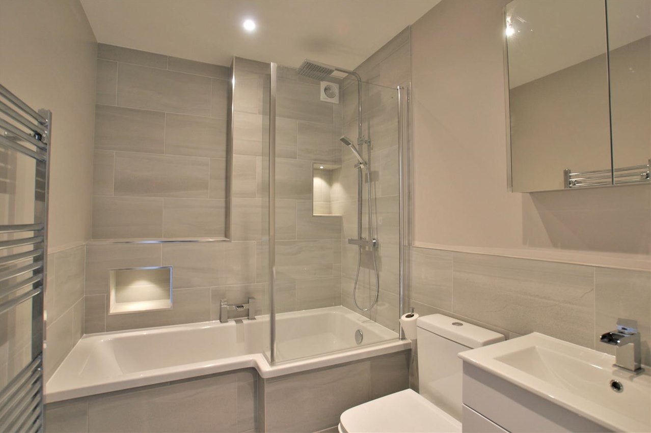 Flat Cadogan Road in Greater London