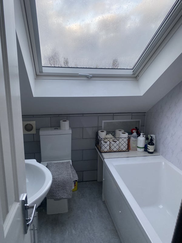 Room Wellmeadow Road in Greater London