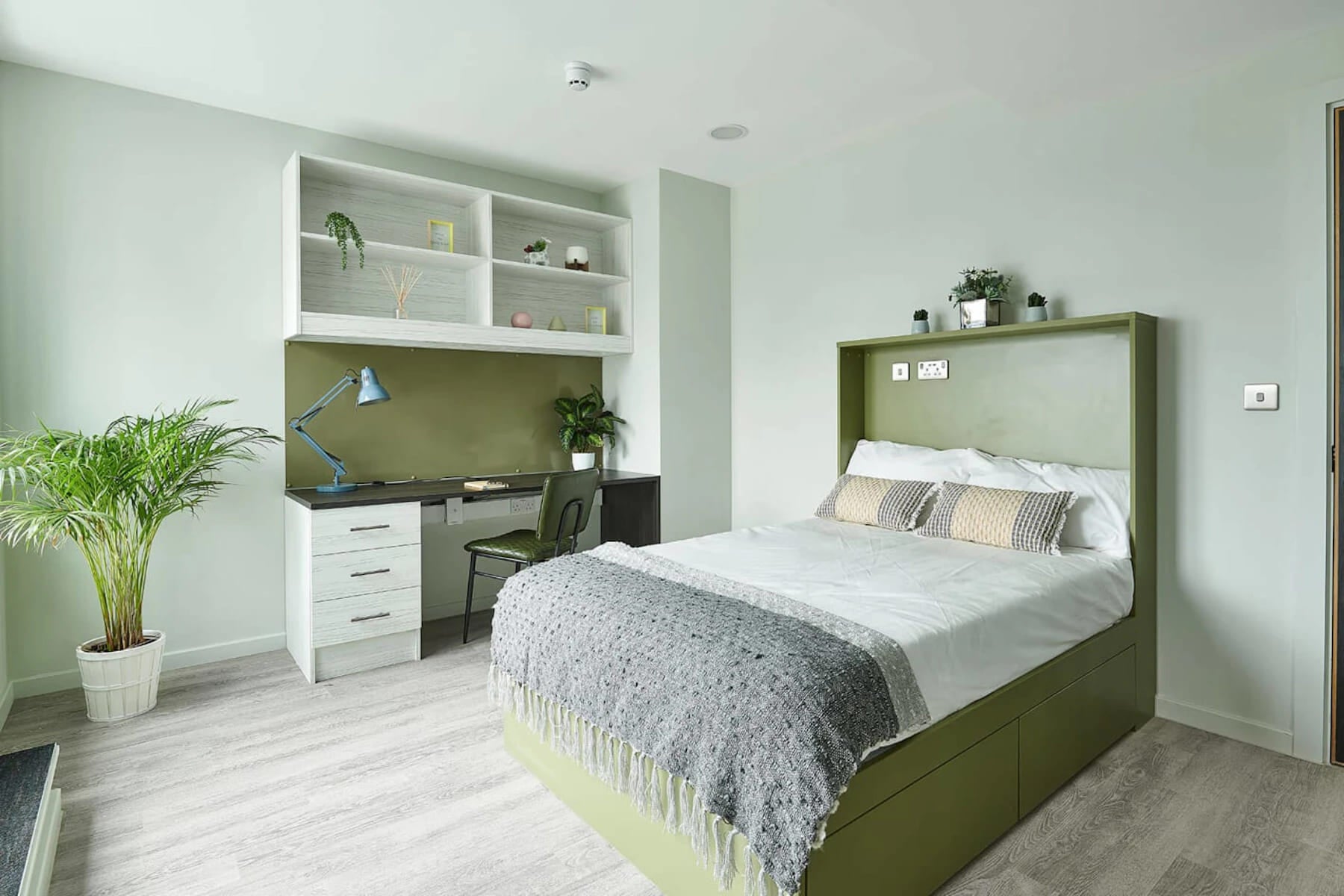 Flat Long Street in Greater London
