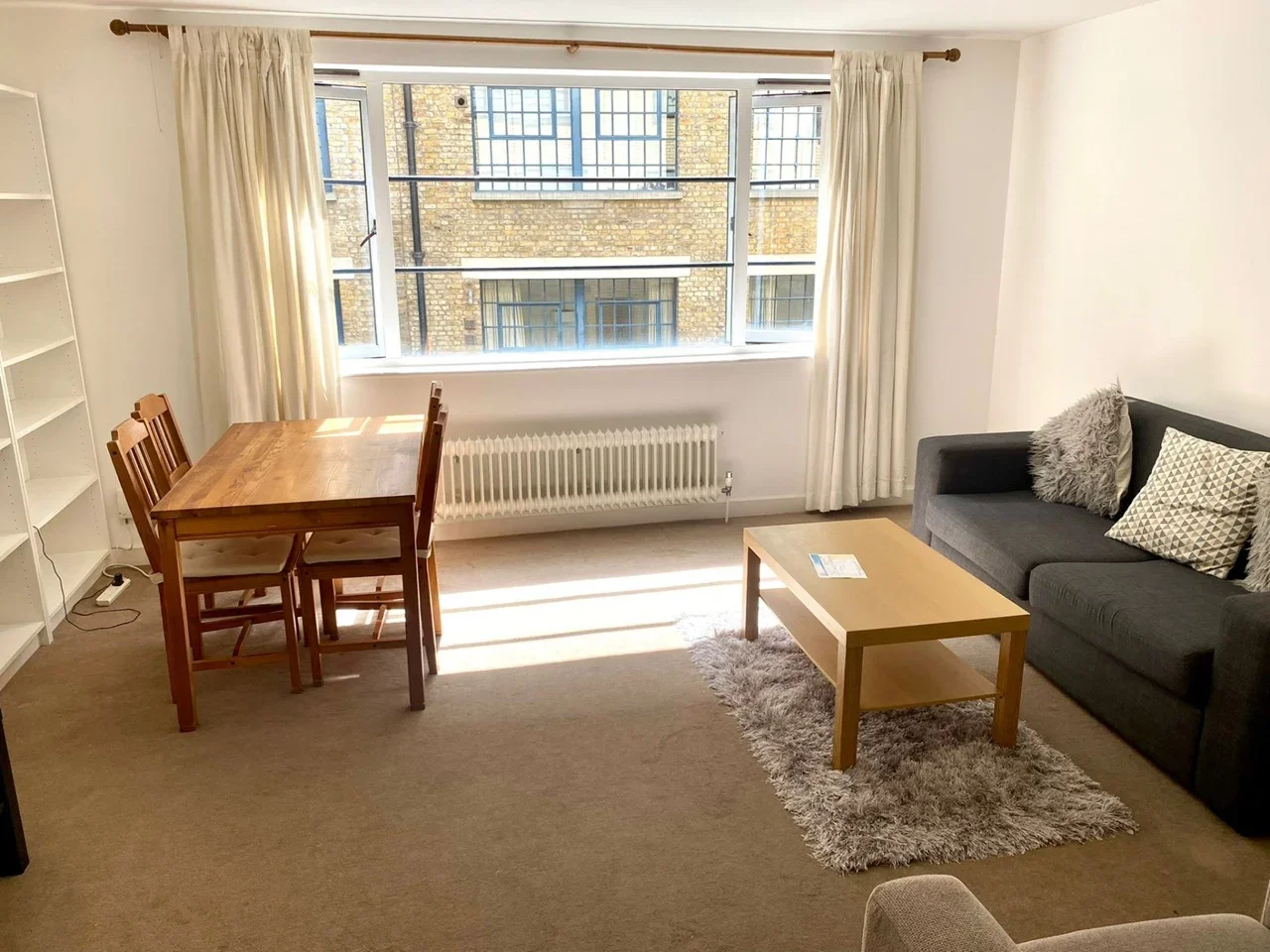 Flat Long Lane in Greater London