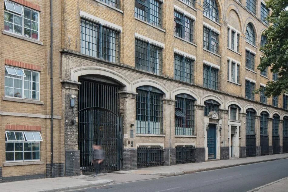 Flat Long Lane in Greater London