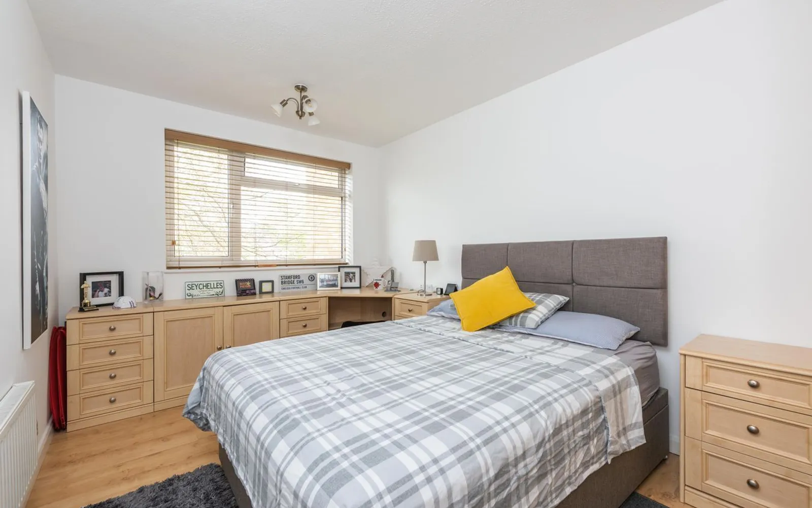 Flat Oatlands Avenue in Elmbridge