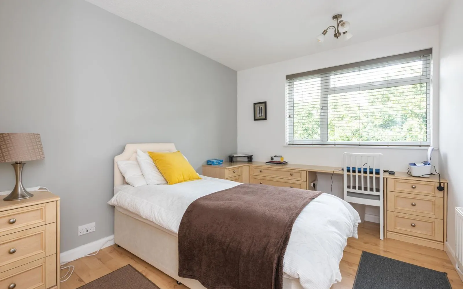 Flat Oatlands Avenue in Elmbridge