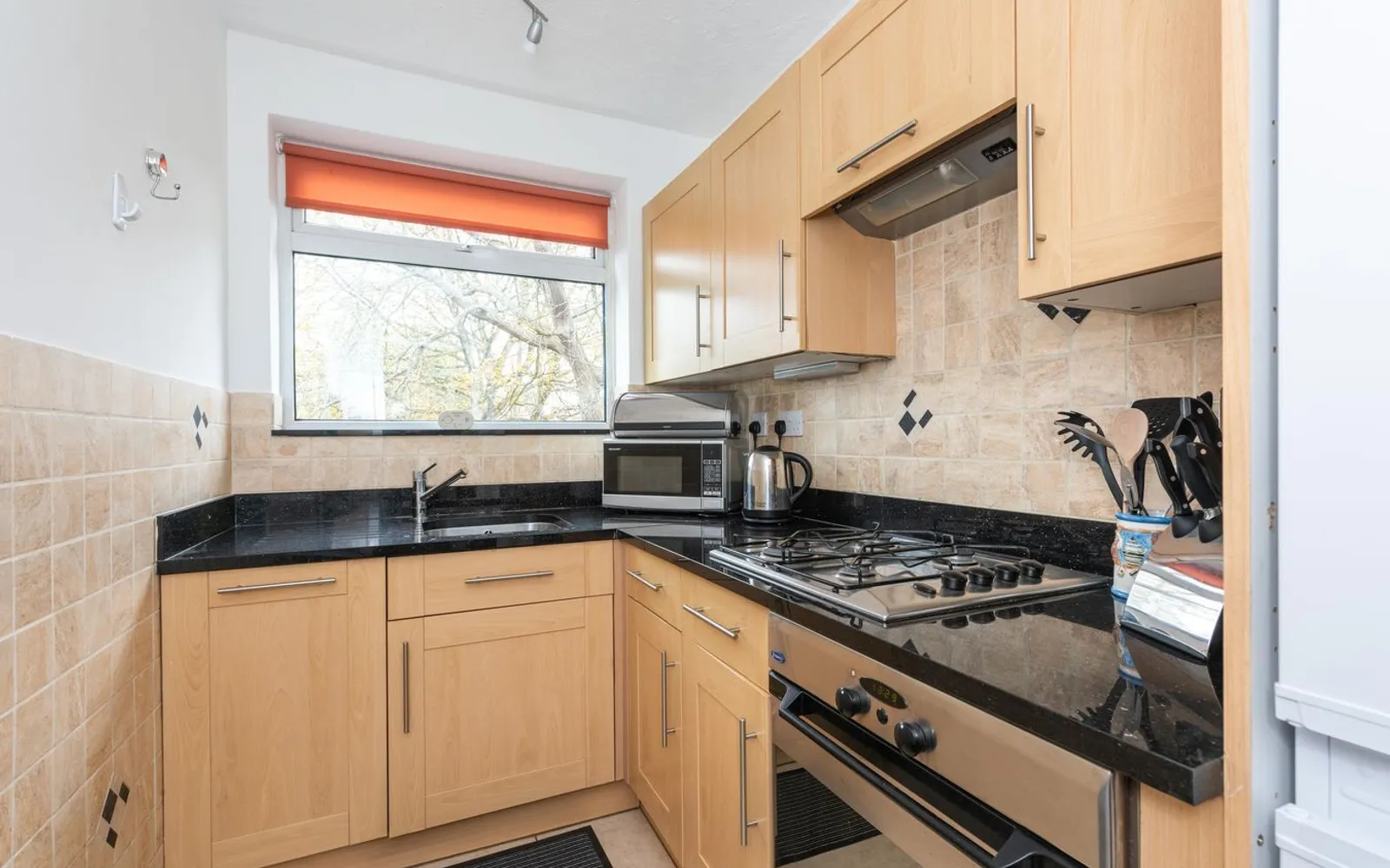 Flat Oatlands Avenue in Elmbridge