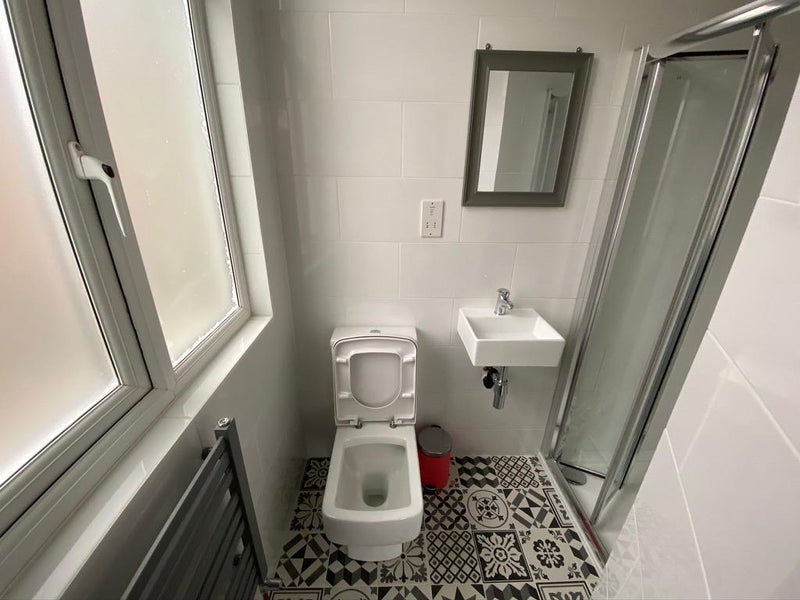 Room Pitshanger Lane in Greater London