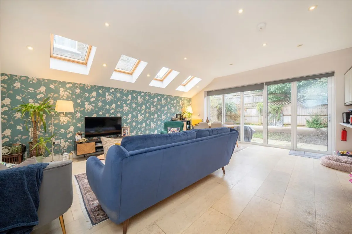 Flat Willcott Road in Greater London
