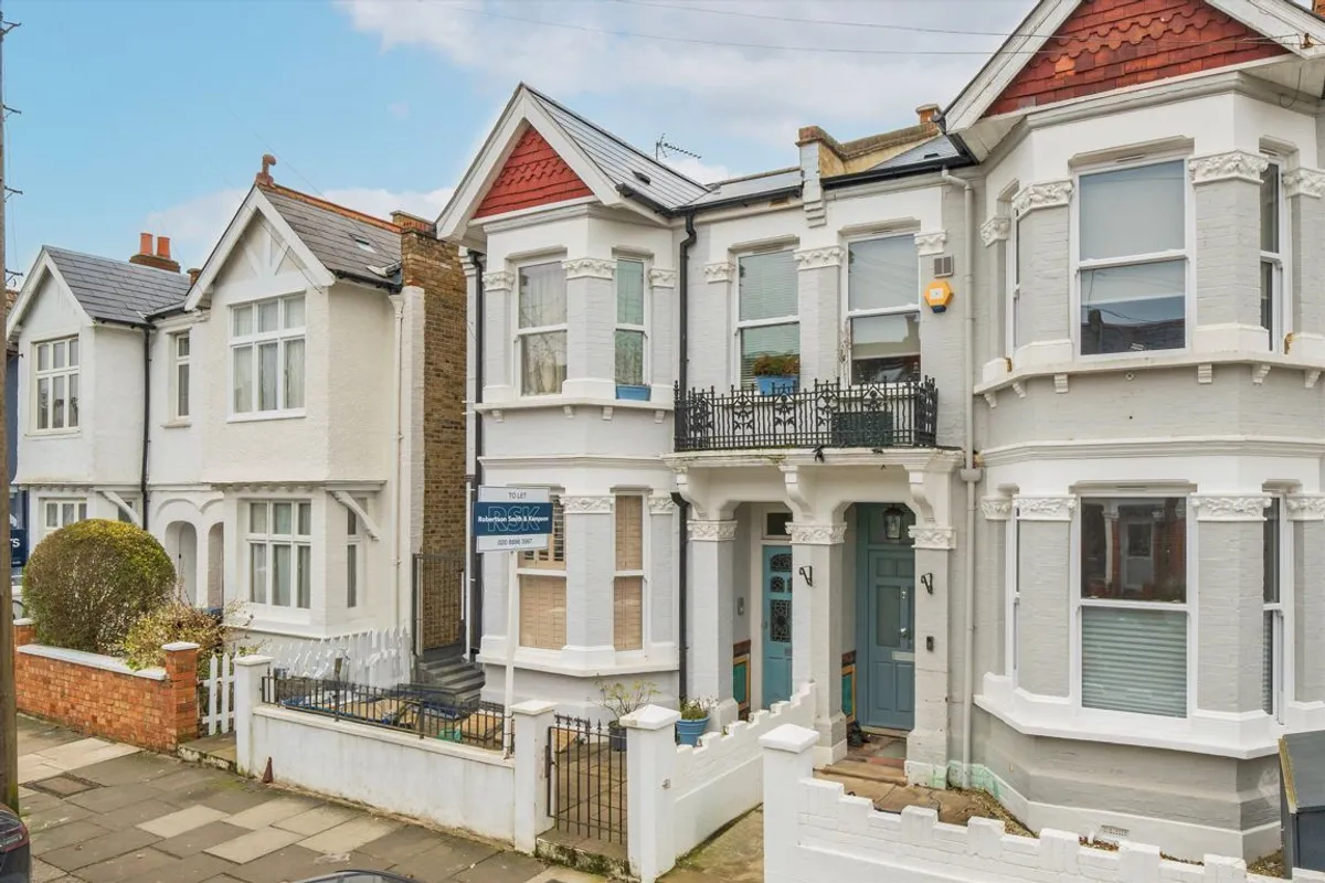 Flat Willcott Road in Greater London
