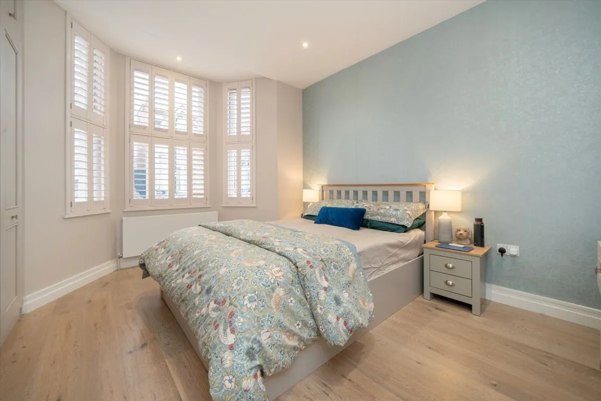 Flat Willcott Road in Greater London