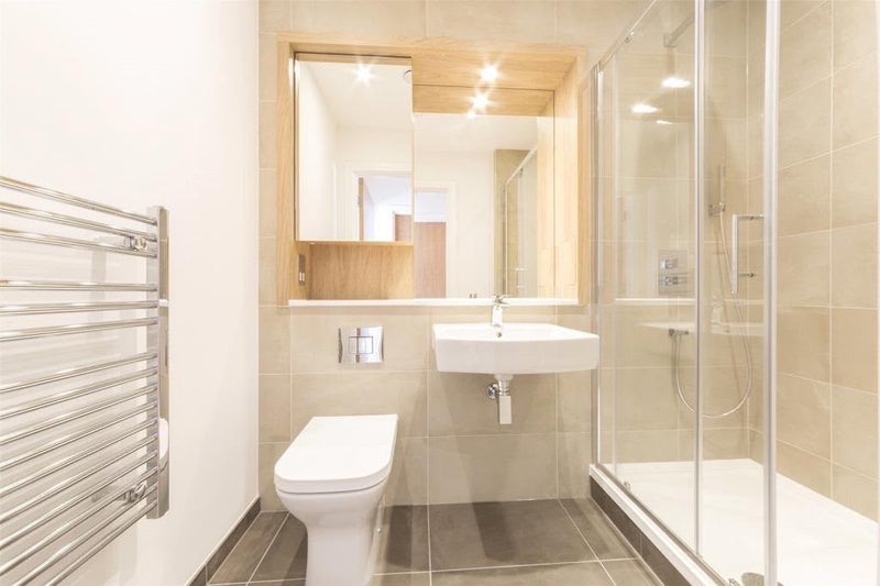 Room Plough Way in Greater London
