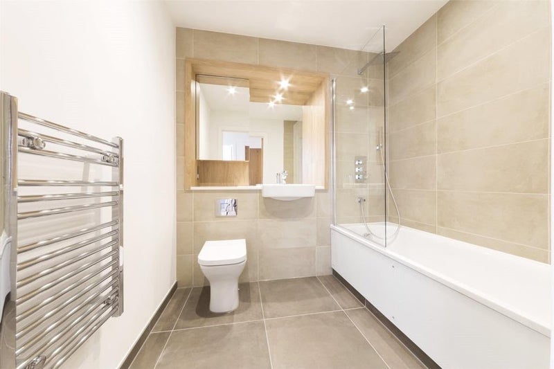 Room Plough Way in Greater London