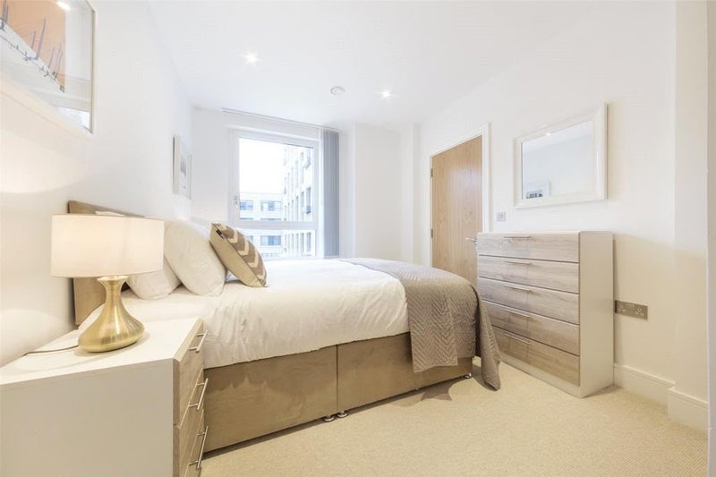 Room Plough Way in Greater London