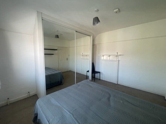 Room Princess Road in Poole