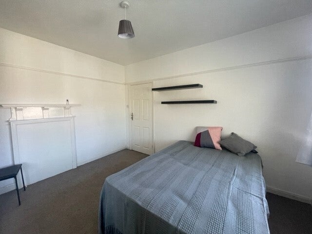 Room Princess Road in Poole