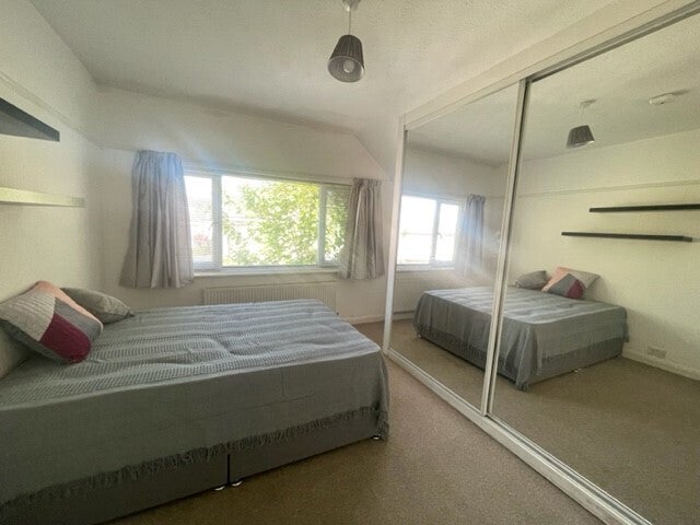 Room Princess Road in Poole