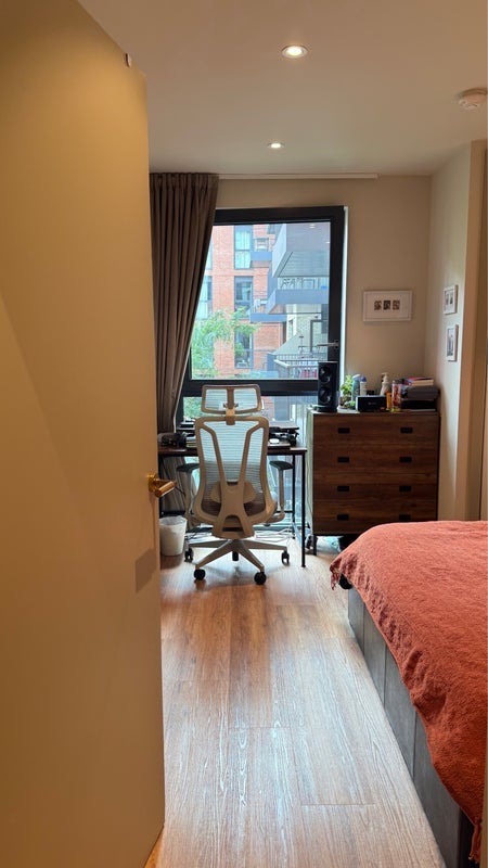 Room Ashley Road in Greater London