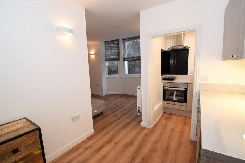 Flat Emscote Road in Warwick