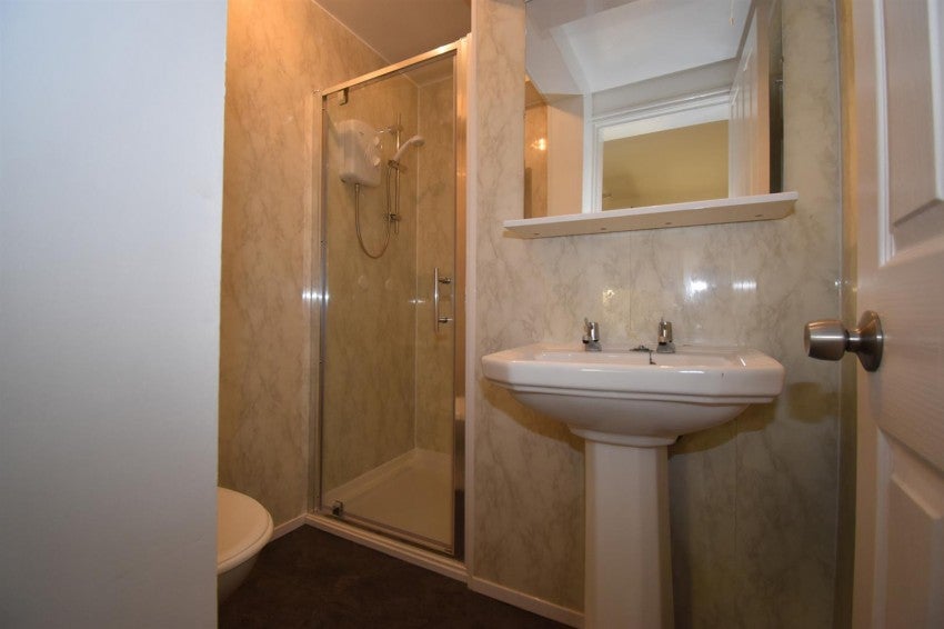 Flat Emscote Road in Warwick