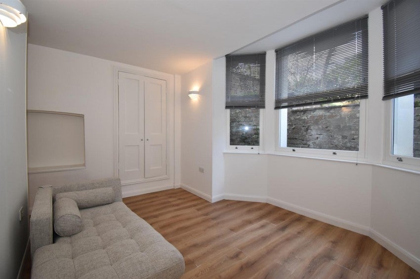 Flat Emscote Road in Warwick