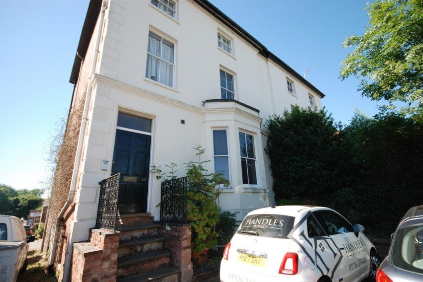 Flat Emscote Road in Warwick