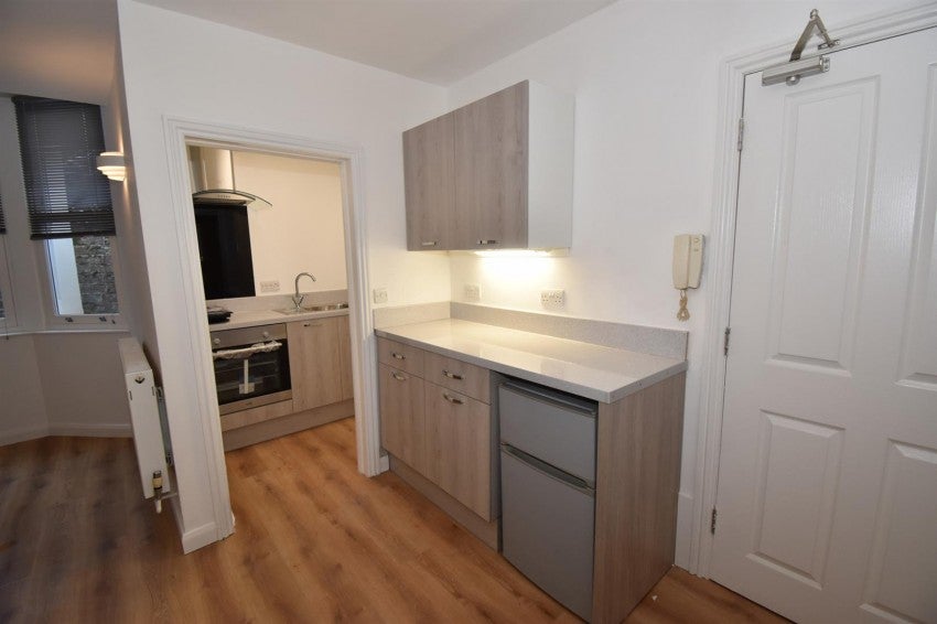 Flat Emscote Road in Warwick