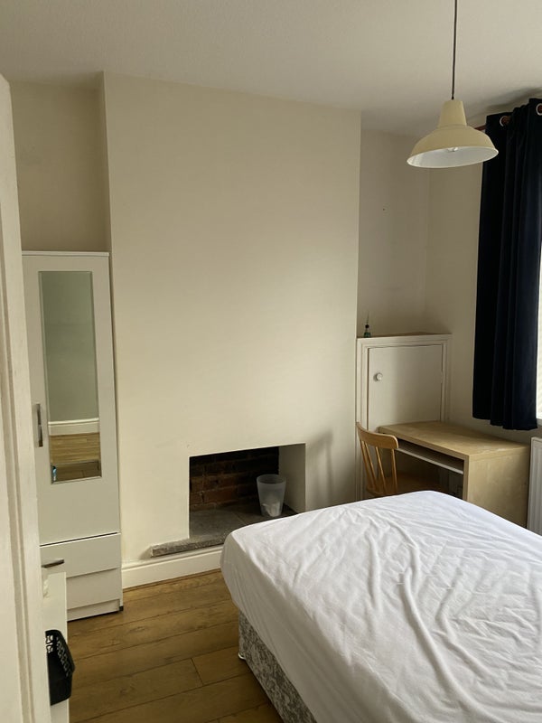 Room Whitchurch Place in Cardiff