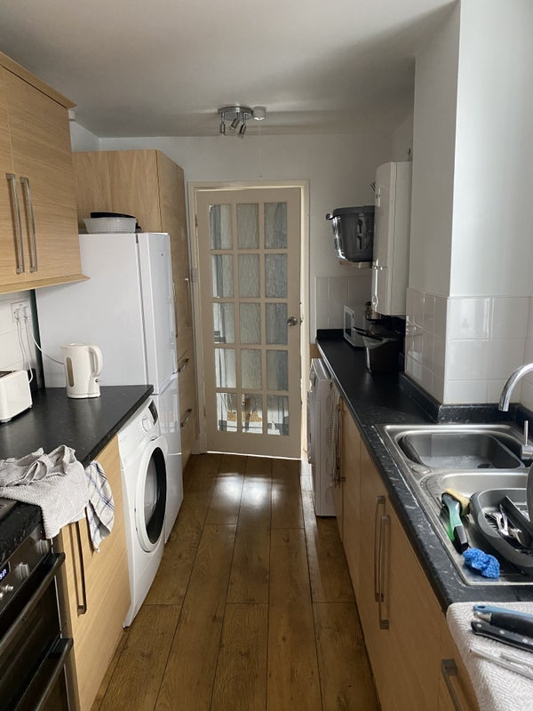 Room Whitchurch Place in Cardiff
