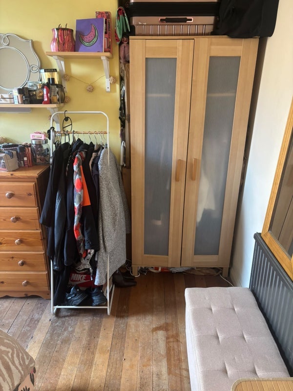 Room Warwick Road in Manchester